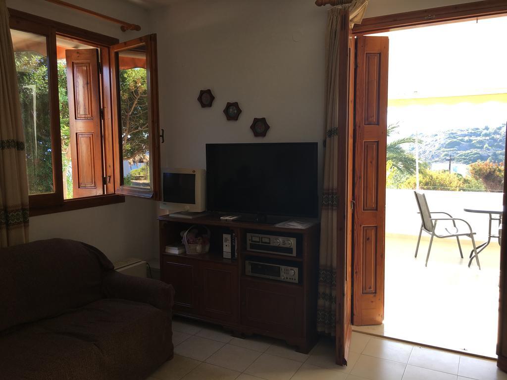 Vasilikos Apartment *